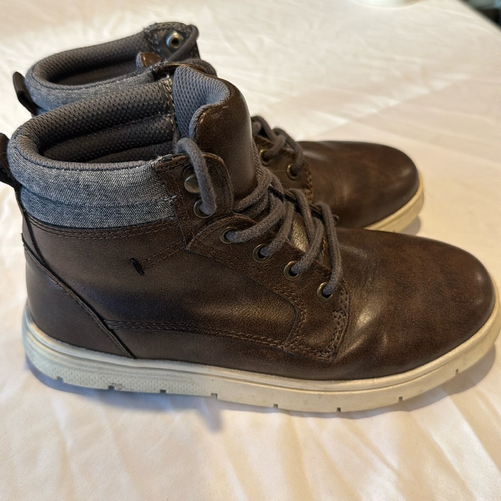 🟢 2/$15 Cat & Jack Brown Boots, size 2